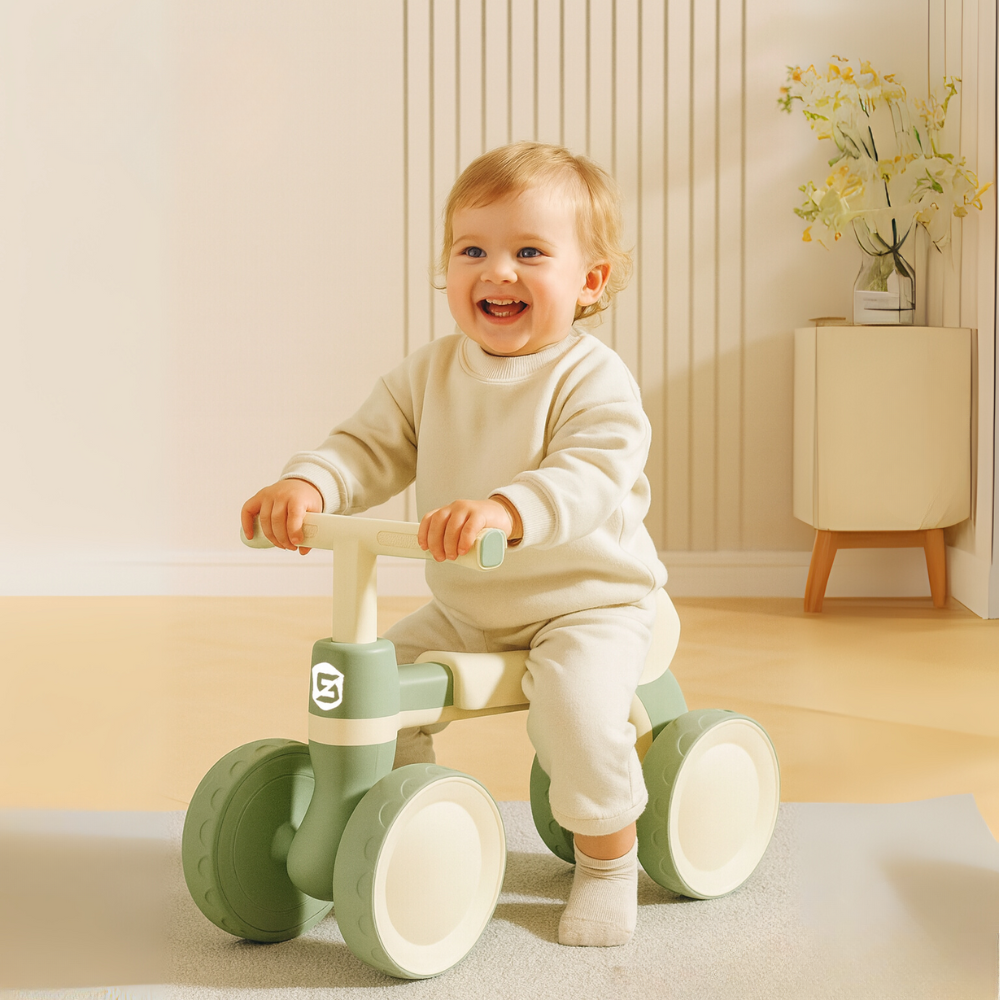 Quadriciclo Infantil Toosly: rodas emborrachadas e silenciosas que protegem o chão, estimulando equilíbrio, confiança e diversão com segurança.
