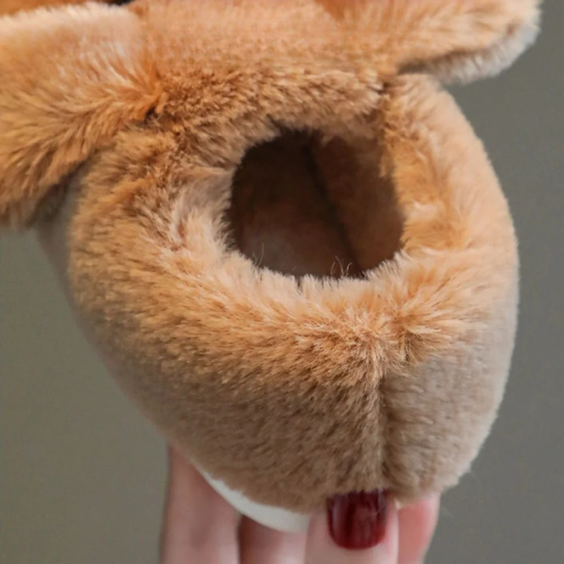 Descubra as Pantufas Antiderrapantes de Cachorrinho para Crianças da Toosly, ideais para manter os pés aquecidos e seguros no inverno.