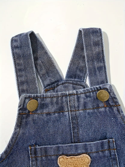 Macacões de ganga azul festivos para rapazes com adorável remendo de urso, estilo casual outono/inverno, perfeito para brincar ao ar livre, design de remendo de urso, tecido não elástico, ajuste regular, bolsos incluídos, perfeito para atividades ao ar livre