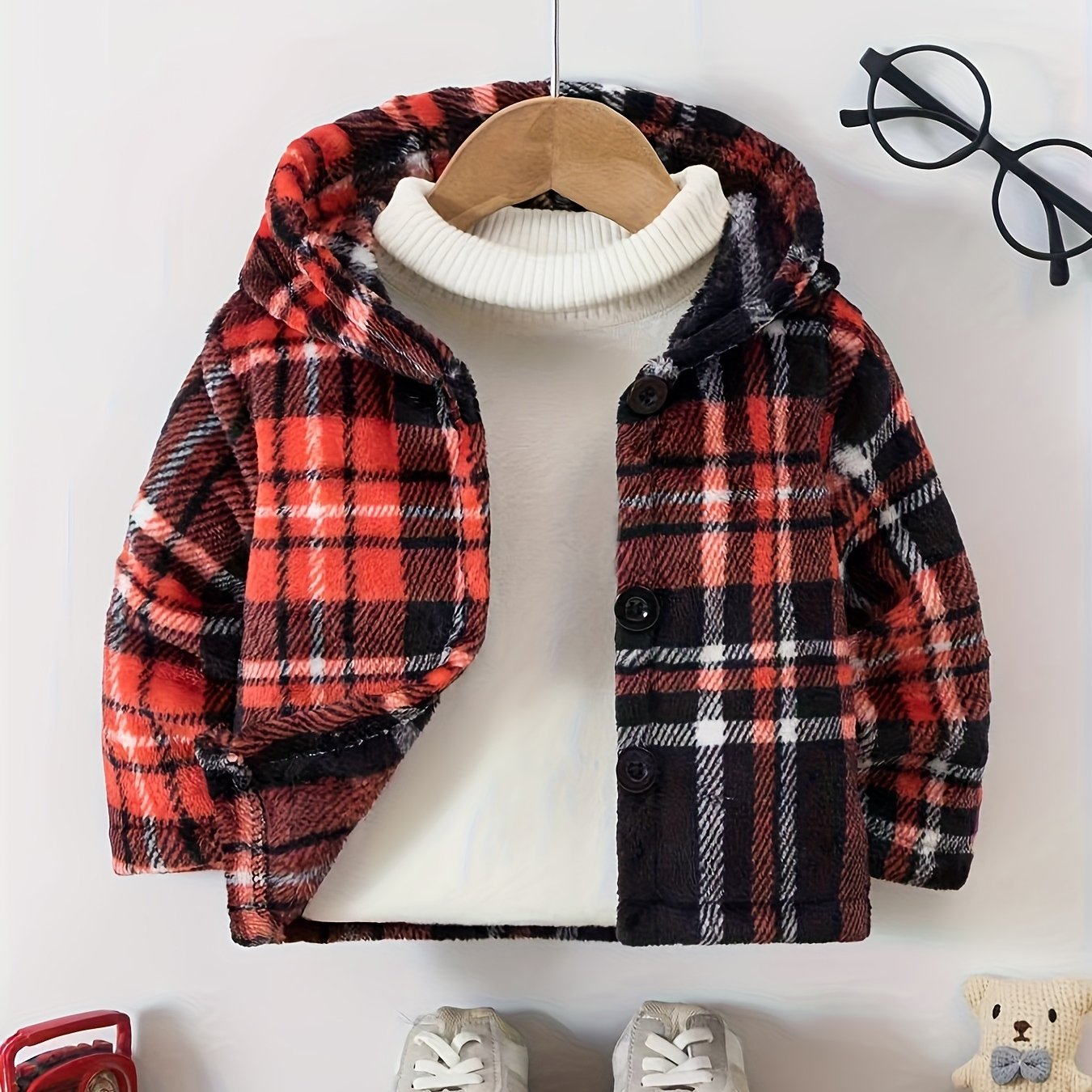 Novo Casaco de Inverno de Pelúcia com Capuz e Fechamento de Botões - Casaco Listrado e Aconchegante para Festas de Natal e Clima Frio (Corte Regular)