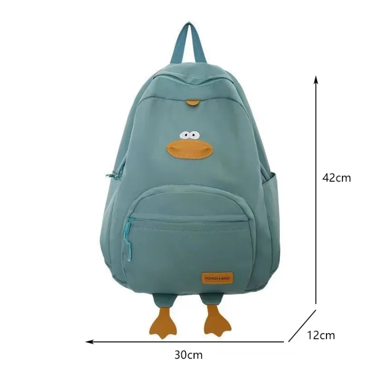 Descubra a Mochila Infantil Patinho da Toosly: perfeita para aventuras seguras e cheias de diversão. Compre já!