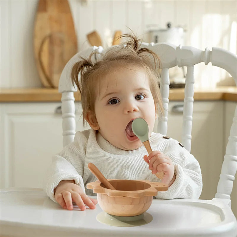 Conjunto de Talheres Infantil de Madeira da Toosly. Seguro, prático e divertido para a alimentação do seu bebê. Compre agora!