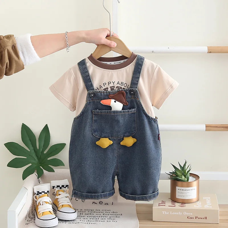 Descubra o Conjunto Infantil Patinho: Camisa + Macacão, da Toosly. Conforto, estilo e segurança para os pequenos exploradores.