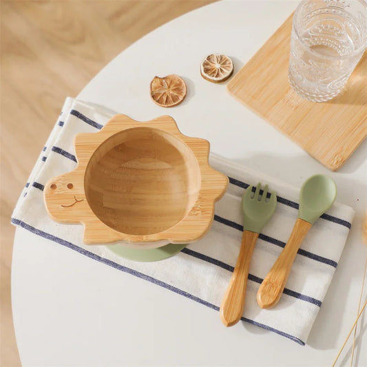 Conjunto de Talheres Infantil de Madeira da Toosly. Seguro, prático e divertido para a alimentação do seu bebê. Compre agora!
