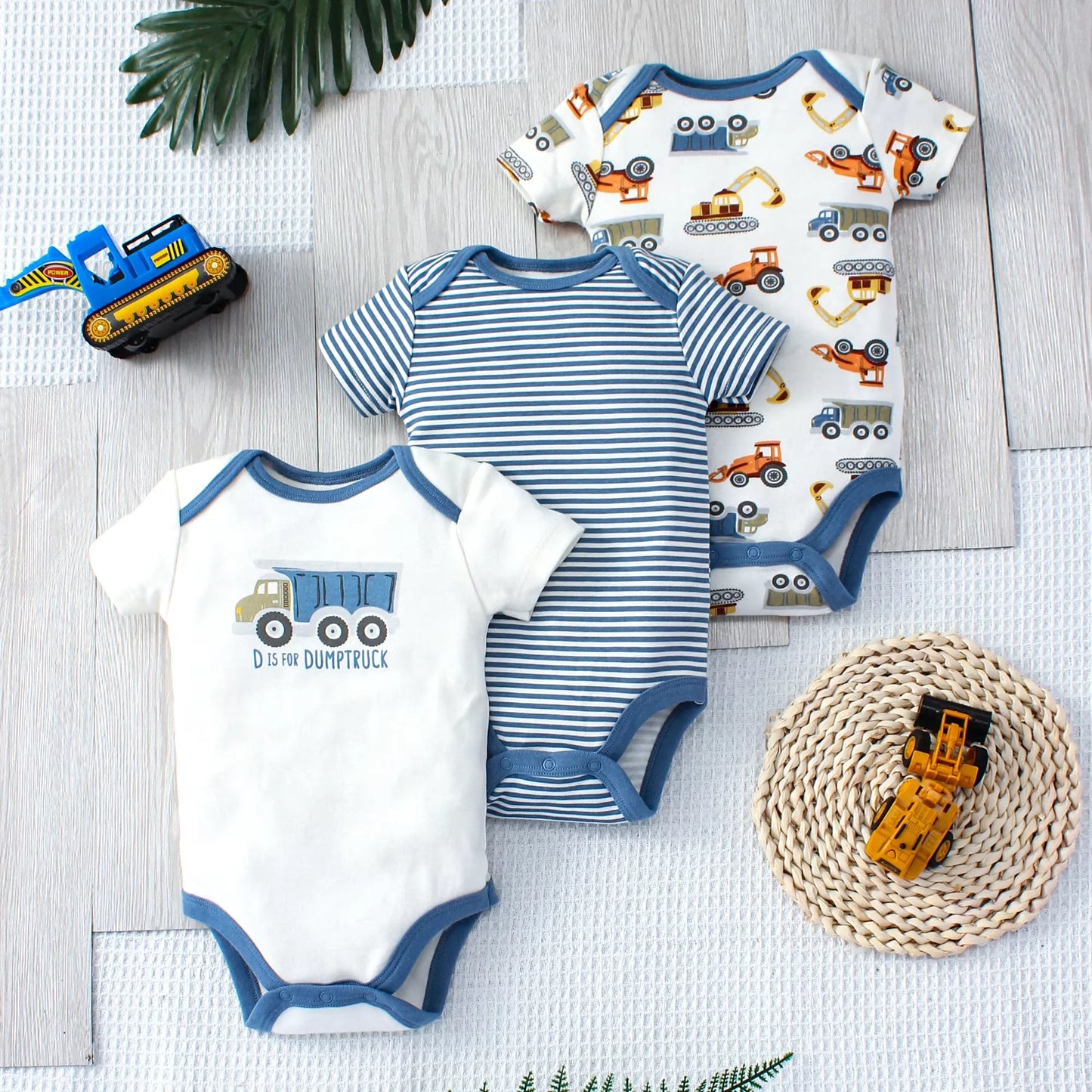 Toosly body de bebê de verão, 3 peças, conjunto de três peças com padrão de dinossauro de desenho animado e padrão de listra, design de botão para meninos de 0 a 9 meses