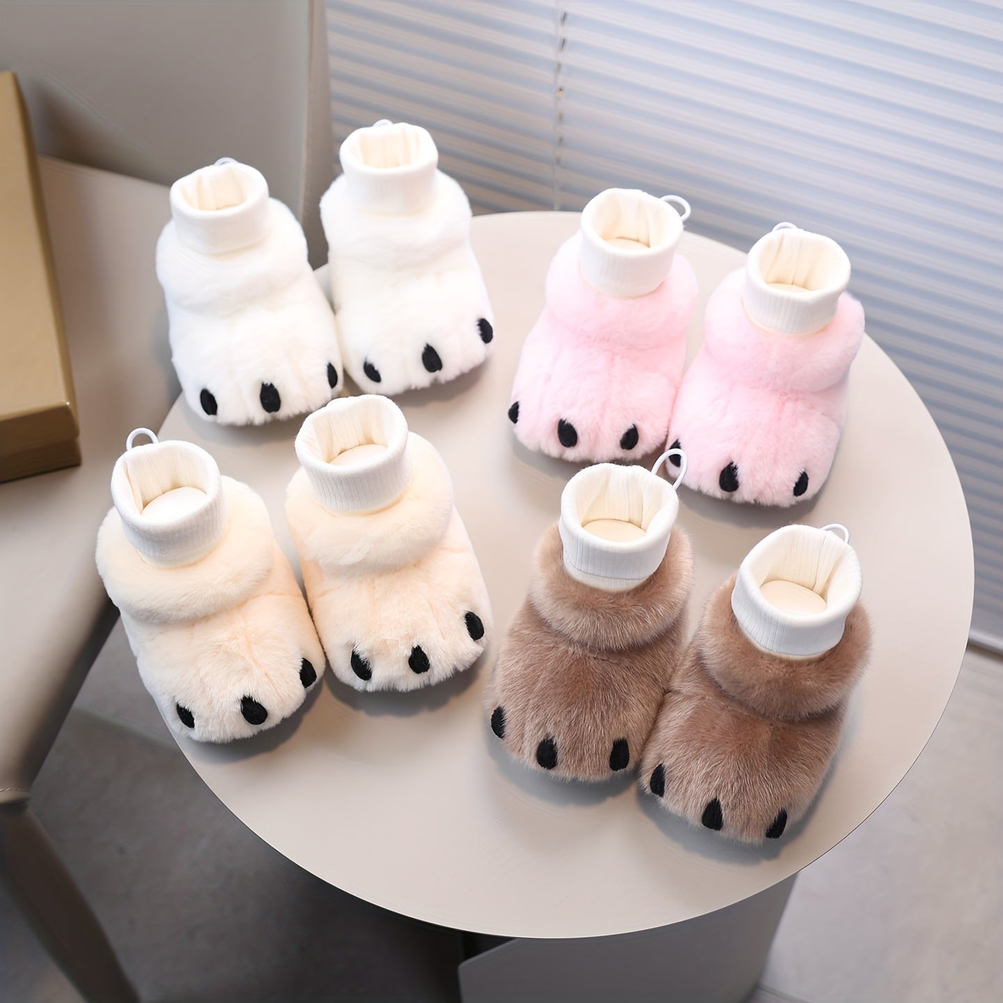 Sapatos de Primeiros Passos para Meninas - Botas de Inverno de Pelúcia Macia com Cara e Patas de Urso de Desenho Animado Fofas, Fecho Slip-On, Palmilha Acolchoada - Botas de Inverno Aconchegantes para Interior/Exterior, Calçado Confortável, Design Divertido, Auxílio para Caminhar para Crianças Pequenas, Roupa Casual para Meninas (Easy-Cl