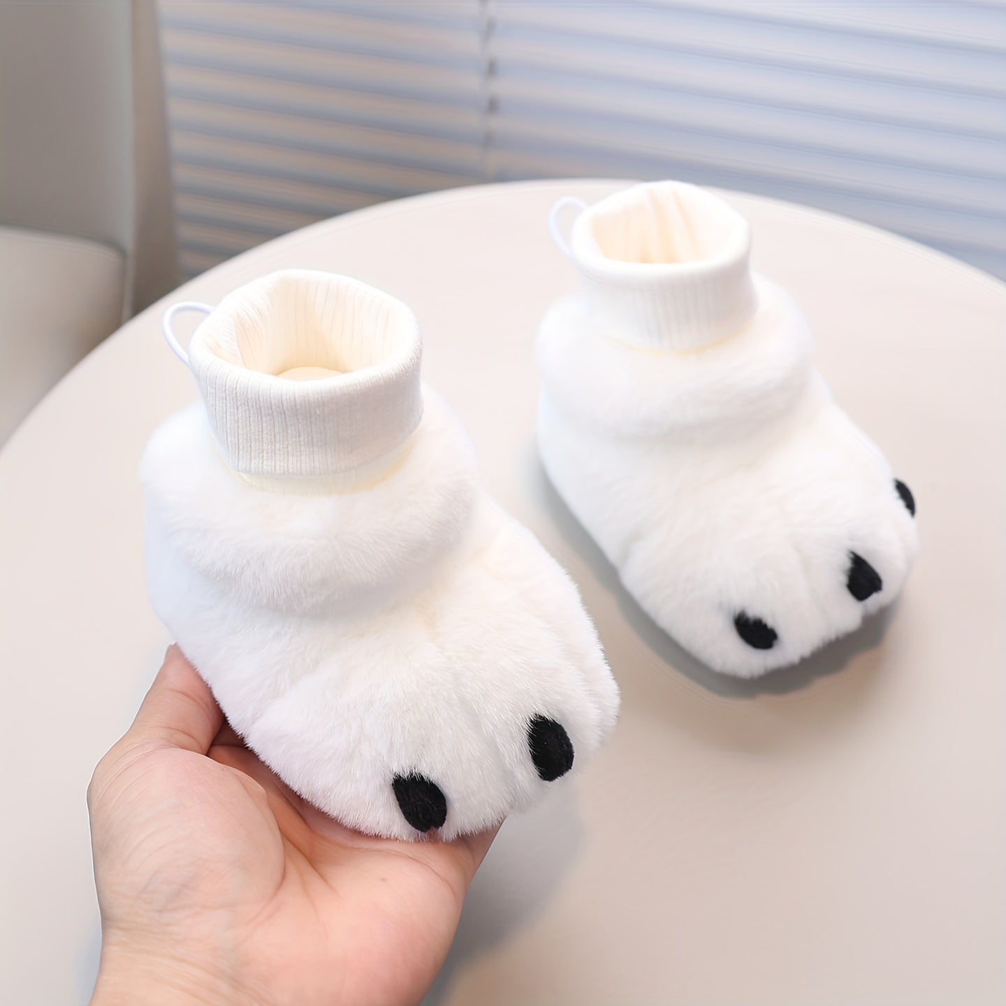 Sapatos de Primeiros Passos para Meninas - Botas de Inverno de Pelúcia Macia com Cara e Patas de Urso de Desenho Animado Fofas, Fecho Slip-On, Palmilha Acolchoada - Botas de Inverno Aconchegantes para Interior/Exterior, Calçado Confortável, Design Divertido, Auxílio para Caminhar para Crianças Pequenas, Roupa Casual para Meninas (Easy-Cl