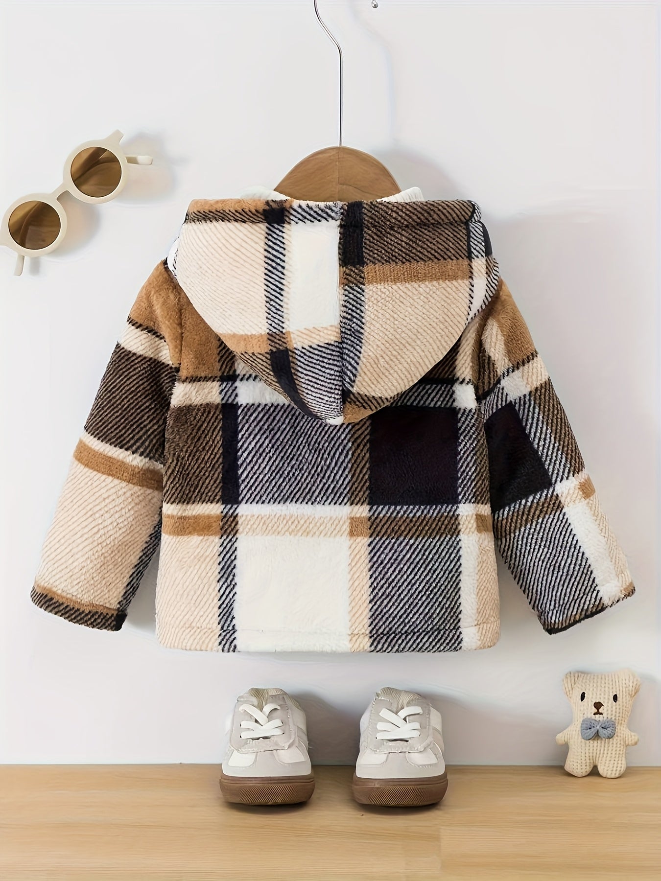 Novo Casaco de Inverno de Pelúcia com Capuz e Fechamento de Botões - Casaco Listrado e Aconchegante para Festas de Natal e Clima Frio (Corte Regular)