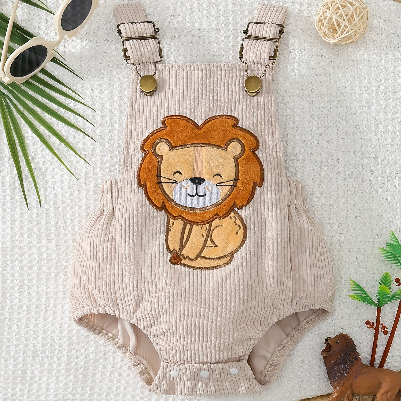 Macacão de bebé com bordado de leão fofo - Alça ajustável, decote quadrado, tecido de corduroy macio, design de leão de desenho animado, perfeito para o verão, roupa de bebé | Estilo casual | Material de corduroy, para exterior