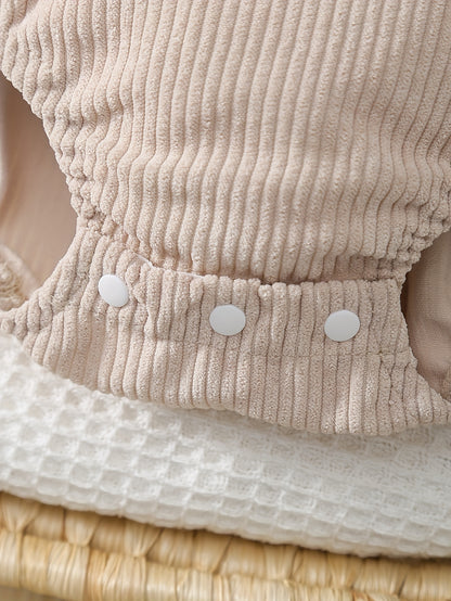 Macacão de bebé com bordado de leão fofo - Alça ajustável, decote quadrado, tecido de corduroy macio, design de leão de desenho animado, perfeito para o verão, roupa de bebé | Estilo casual | Material de corduroy, para exterior