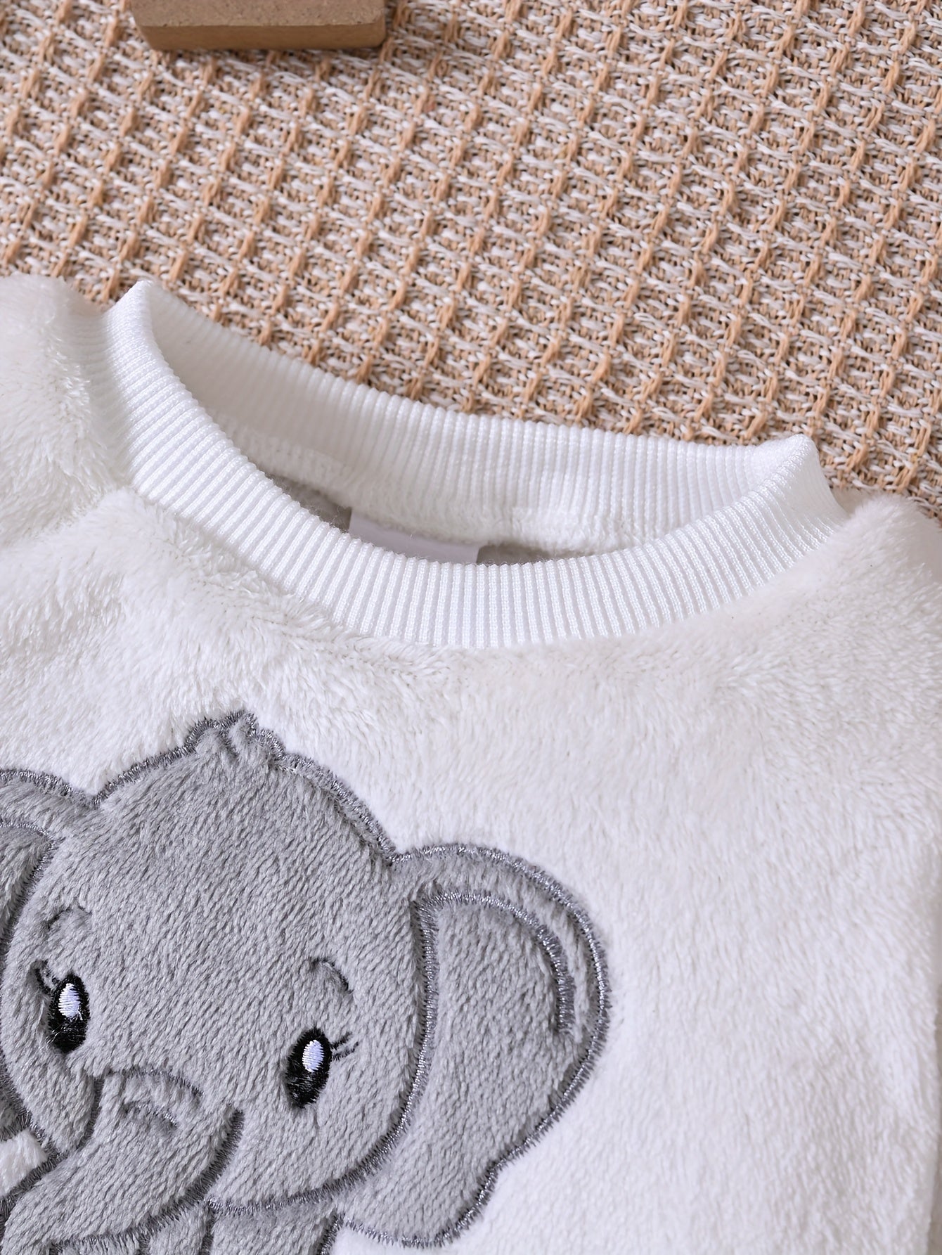 Conjunto de Moletom com Estampa Elefante 2 peças - Malha Macia para Calor no Inverno, Suéter Confortável Gola Redonda e Kalça Jogger Elástica na Cintura, Ótimos Recortes em Forma ele Fofinho & Coraçãoção Roupão Casual até 12 Meses, 12 meses. (Lavagem à Mã) Presente Ideal Para Chuveiro Texturizado Canelado Extra Quente Camiseta De Longo Comprimento E Bermuda A Condizer Tecido Nao-Elastic Design Divertirdo Do Pequeno Animal Perfeito Pro Outono/Inte Verde