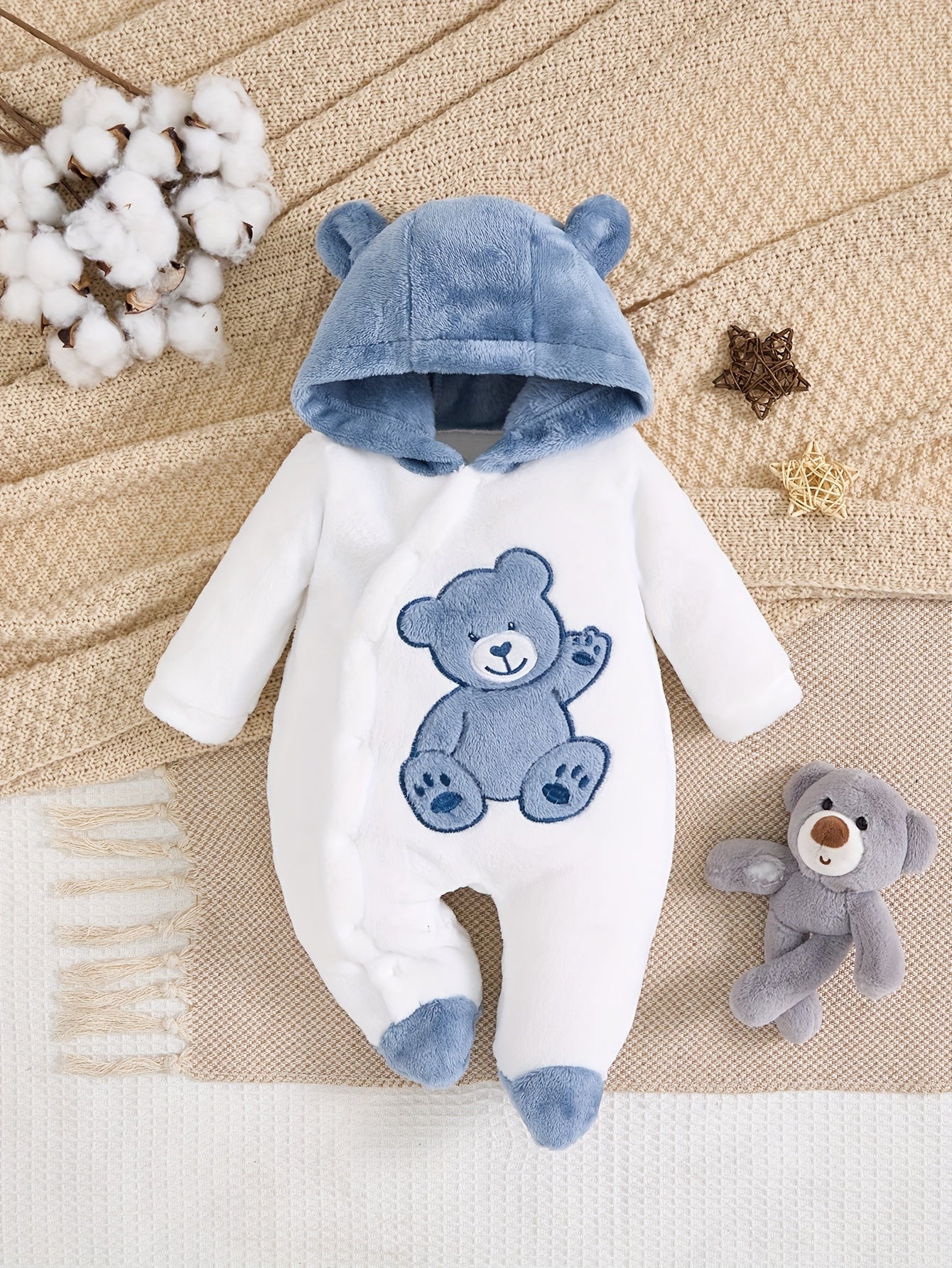 Macacão de Inverno Quente com Capuz para Meninos com Bordado de Urso de Desenho Animado - Macacão de Manga Comprida Espesso, Frente com Botões, Tecido de Pelúcia Macio, Perfeito para Brincadeiras ao Ar Livre de Outono/Inverno, Roupa de Bebé Menino, Roupa de Bebé Aconchegante, Roupa de Bebé Divertida, Botões de Pressão Duráveis