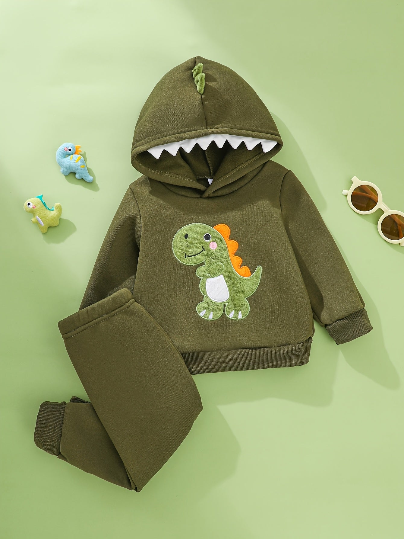 Conjunto de moletom com capuz e calça para bebê menino, tema dinossauro outono/inverno - detalhes em dentes e chifres. Ideal para uso ao ar livre nesta estação, Vestuário de Inverno para Exterior,Conjunto para Clima Frio,Conjunto de Moletom Dinossauro,Estampa de Animais Fofos,Detalhes dos Dentes de Dinossauro,Jovens Fãs de Dinossauros