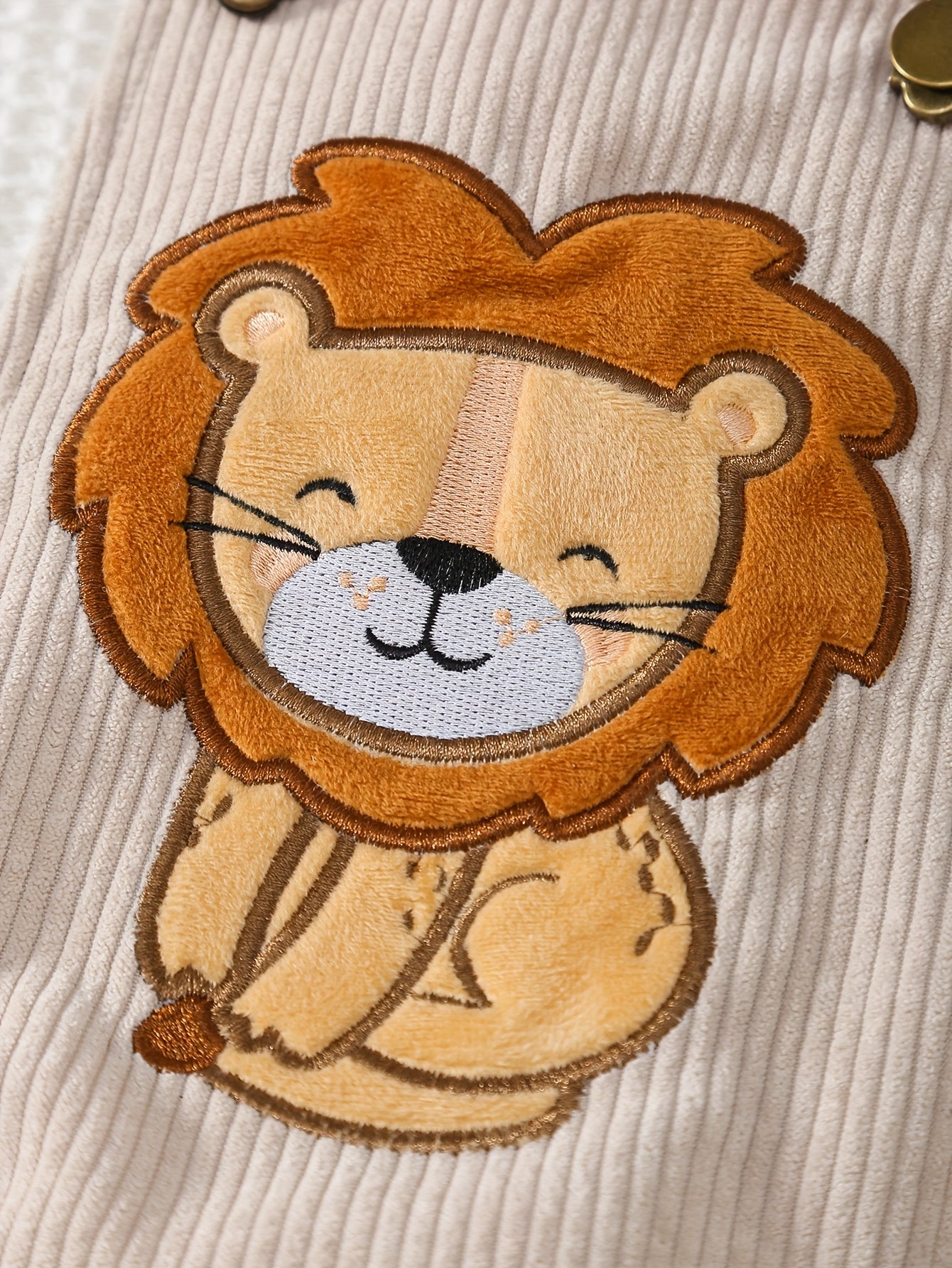Macacão de bebé com bordado de leão fofo - Alça ajustável, decote quadrado, tecido de corduroy macio, design de leão de desenho animado, perfeito para o verão, roupa de bebé | Estilo casual | Material de corduroy, para exterior